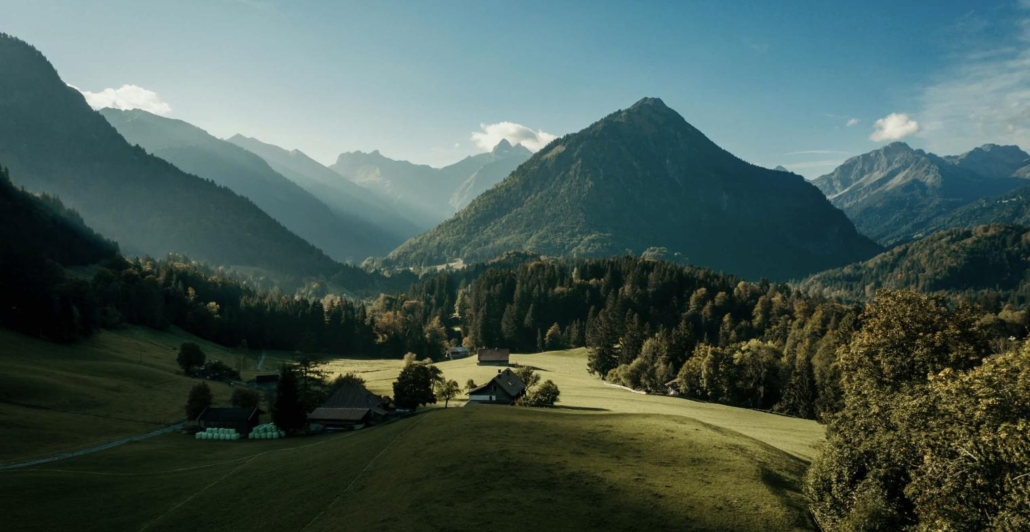 Panoramablick auf die Allgäuer Berge vom Kühberg aus – Trauplatz für eure Elopement-Hochzeit
